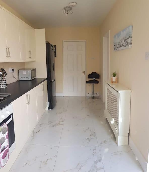 3 Bedroom 3 Bathroom House, Dublin Lucan Esterno foto