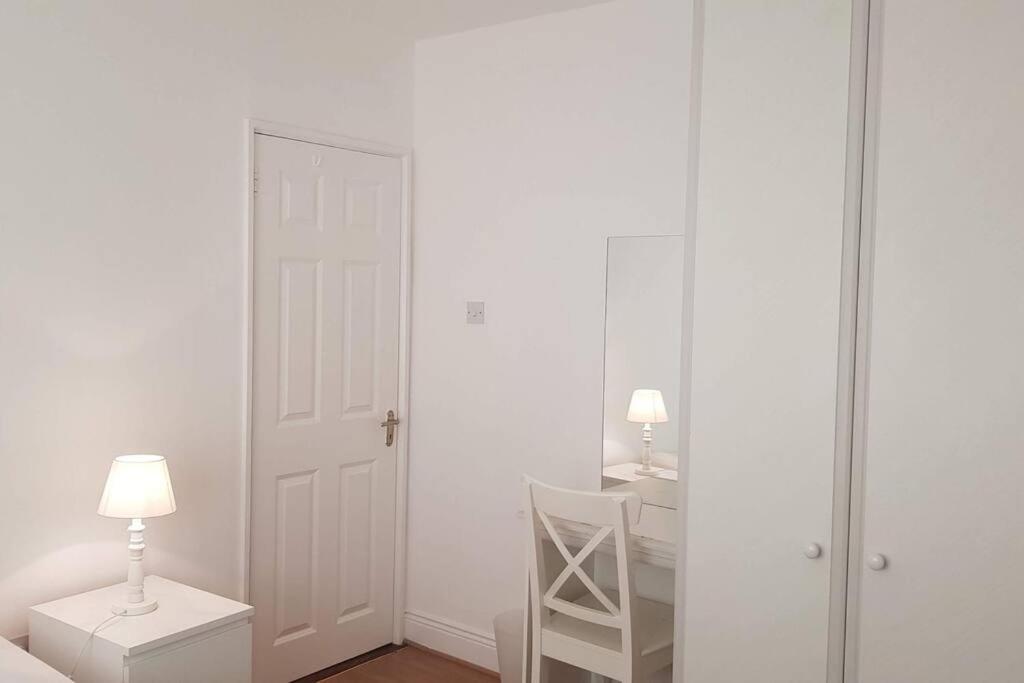 3 Bedroom 3 Bathroom House, Dublin Lucan Esterno foto