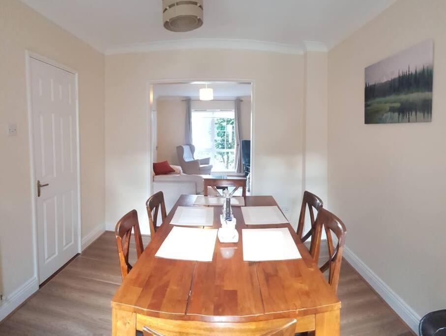 3 Bedroom 3 Bathroom House, Dublin Lucan Esterno foto