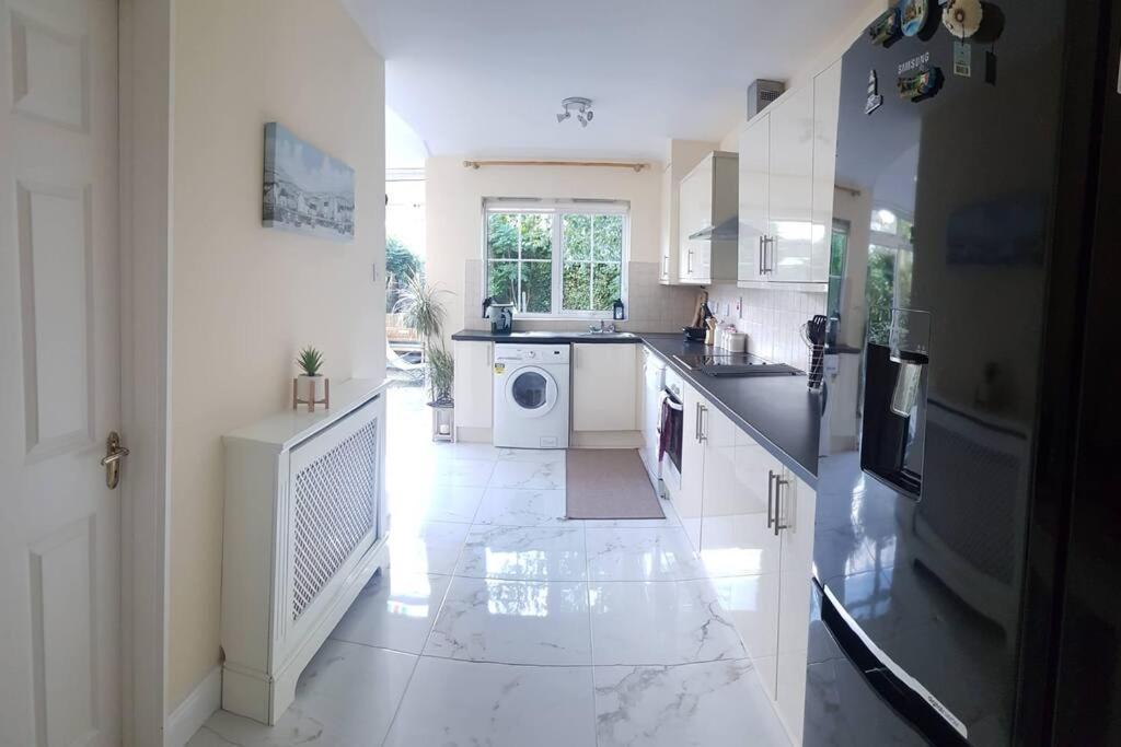 3 Bedroom 3 Bathroom House, Dublin Lucan Esterno foto